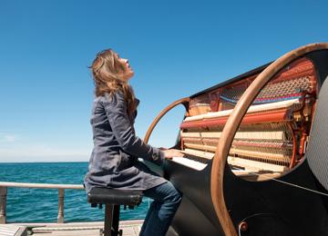 PianOcean-FEURICH-Mod.-122-on-sea